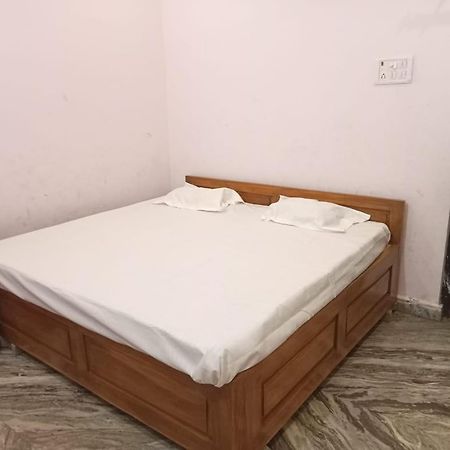 Hotel Vaibhav Sadan Dharmsala à Ayodhya Extérieur photo
