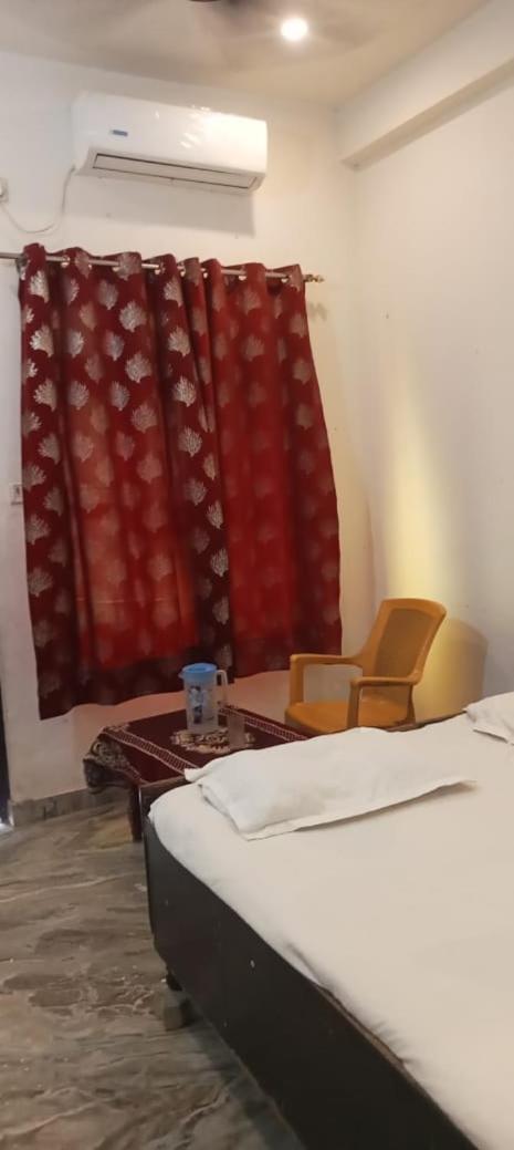 Hotel Vaibhav Sadan Dharmsala à Ayodhya Extérieur photo