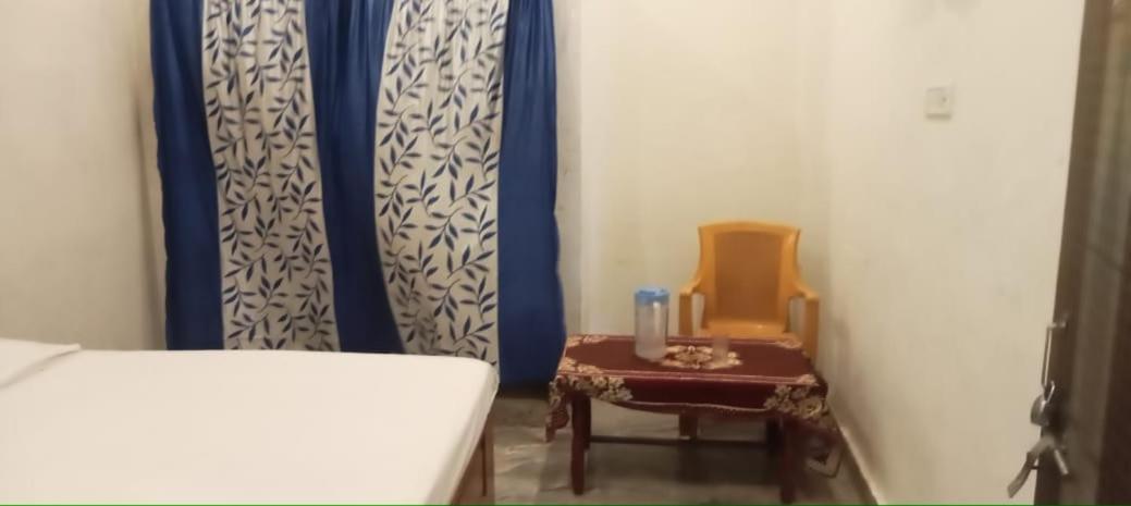 Hotel Vaibhav Sadan Dharmsala à Ayodhya Extérieur photo