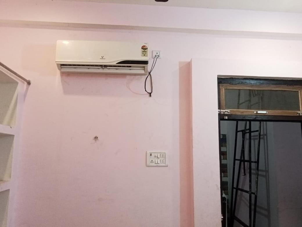 Hotel Vaibhav Sadan Dharmsala à Ayodhya Extérieur photo