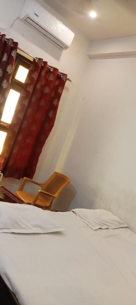 Hotel Vaibhav Sadan Dharmsala à Ayodhya Extérieur photo