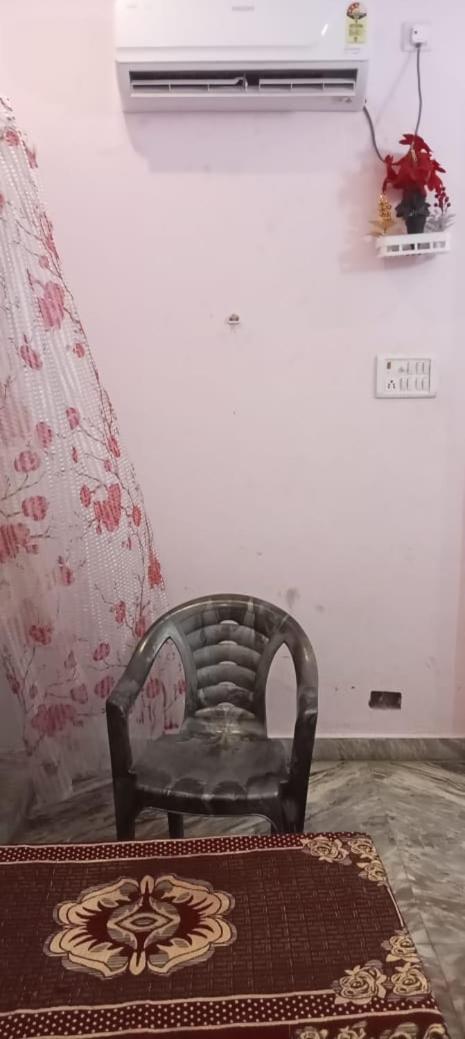 Hotel Vaibhav Sadan Dharmsala à Ayodhya Extérieur photo